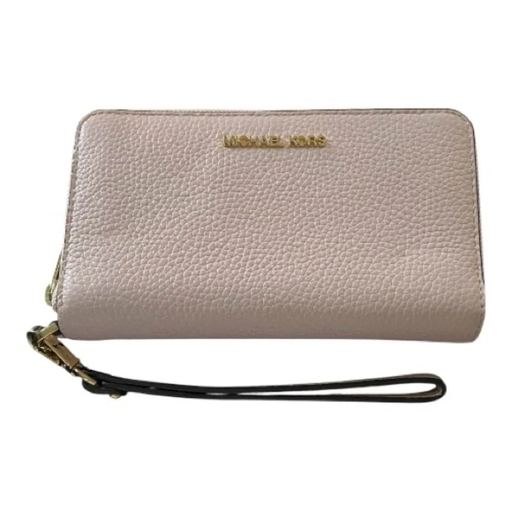 NWT-MICHAEL KORS-JET SET TRAVEL PHONE CASE-WRISTLET